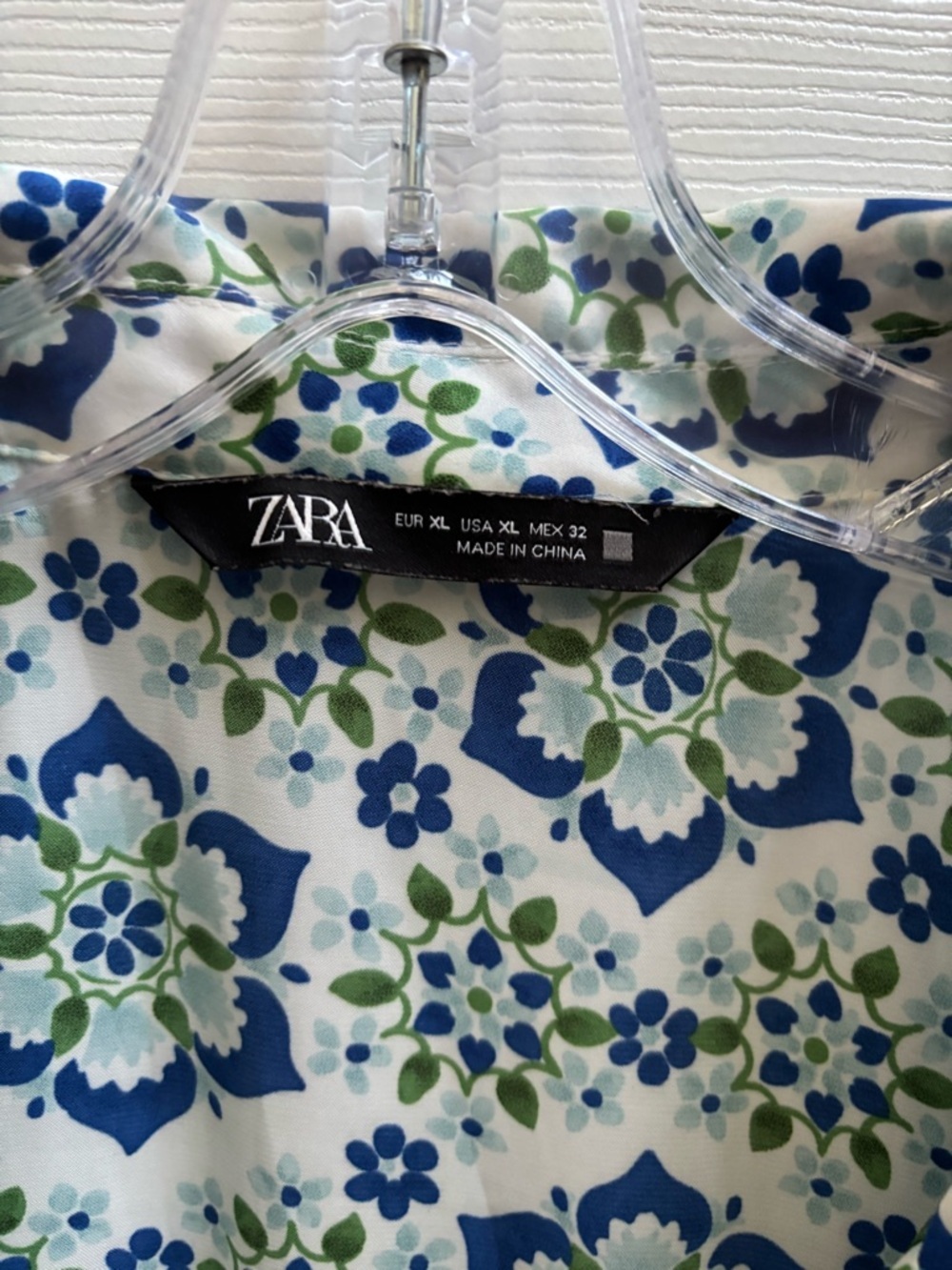ZARA FLORAL/MEDALLION PRINTED VNECK SATIN LIKE LONG SLEEVE SHIRT, Size XL, EUC - Picture 3 of 4